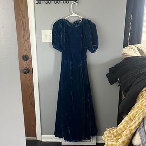 Melloday small blue velvet dress